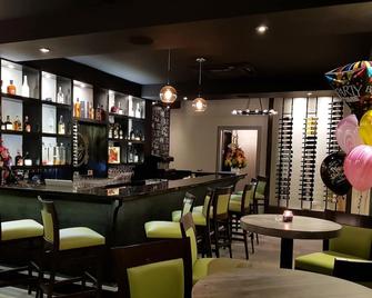 كينجس هوتل آند رزيدنسيز - جورج تاون - بار