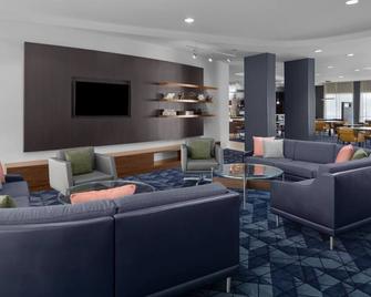 Unwind by the waterfall and explore Clearwater beaches | 3 Units - Oldsmar - Lounge