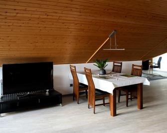 Weitblick - holiday apartment / above the roofs of Oberotterbach - Dörrenbach - Comedor