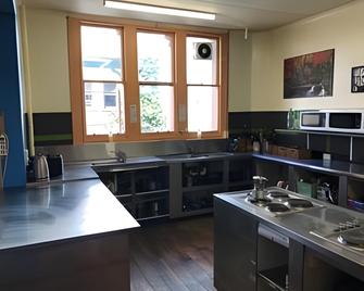 Geeky Gecko Backpackers - Dunedin - Phòng bếp