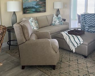 2BR Luxury Oceanfront Condo at North Pointe - North Side - Living room