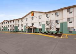 Super 8 by Wyndham Cromwell/Middletown - Cromwell - Building