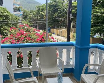 Casita Linda - Beachfront 3 Bed 1 Bath, AC, Hot Water, Wi-fi, near Los Patos - Paraíso - Balcony