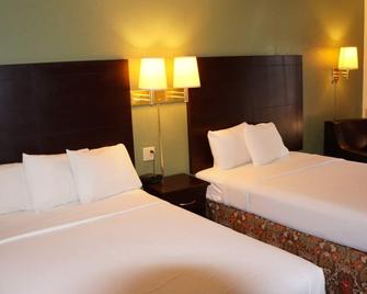 Regency Inn & Suites - Pittsburg - Schlafzimmer