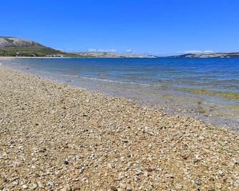 One bedroom apartment with terrace and sea view Kolan, Pag (A-16482-a) - Kolan - Beach