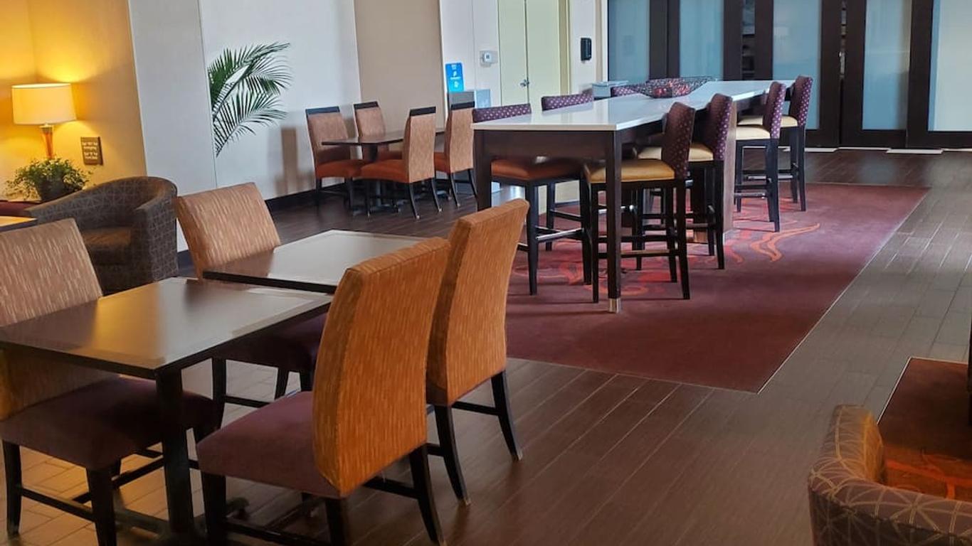 Hampton Inn & Suites Jamestown