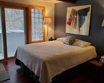 Spacious 5 Bed 2 Bath Sleeps 10 - Effingham - Bedroom