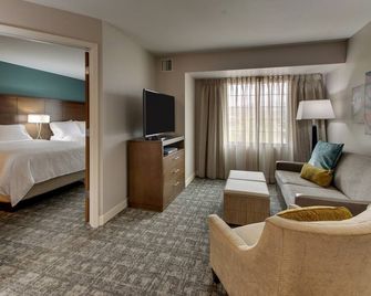 1 Bedroom | Free Breakfast. Indoor Pool & Hot Tub - Missoula - Living room