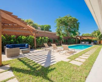 Luxury 2 Bedroom Villa with Pool in the Heart of Downtown Delray near ocean (1) - Delray Beach - Pool