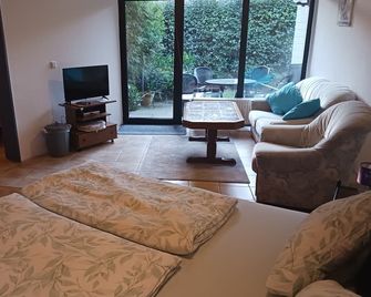 Pension Strohm Im Lieth Cafe - Bad Fallingbostel - Living room