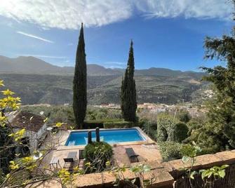 Cortijo El Pino Retreat - Villamena - Piscina