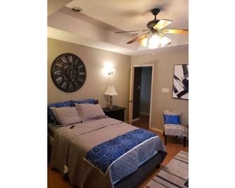 Spacious family friendly 3 bedroom 2 bath home - Thibodaux - Kitchen