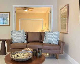 Open-Concept Urban Stay - Fort Lauderdale - Wohnzimmer