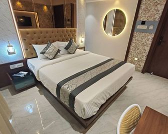 Hotel Manthan Stays - Airoli, Digha - Navi Mumbai - Slaapkamer