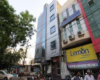 OYO 9907 Hotel Bridge View - Kanpur - Edificio