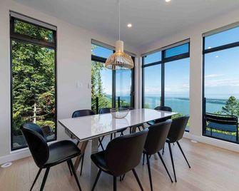 Quai Perché: Panoramic Views, Hot Tub & Fireplace - Baie-Saint-Paul - Dining room