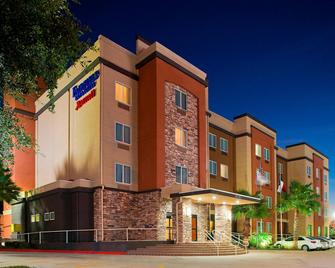 Fairfield Inn & Suites by Marriott Houston Hobby Airport - Houston - Gebouw