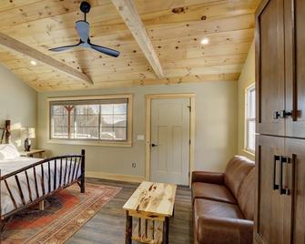 Studio Suite #1 at The Lodge | Minutes from Sunapee Harbor & Mount Sunapee - Sunapee - Ložnice