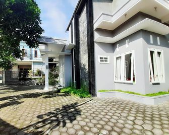 Villa Monesa Tretes - Pasuruan - Budova