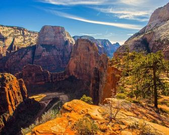 Beautiful Peaceful Three Bedroom Home With Views - La Verkin - Building