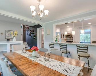 Music City Megastar Private Pool and Hot Tub - Nashville - Dining room