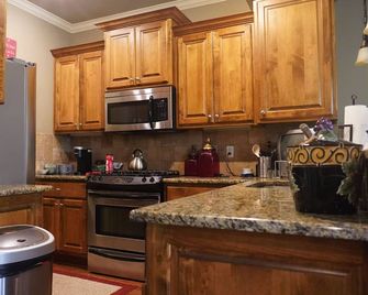 Gorgeous Townhouse West Little Rock - Little Rock - Kitchen