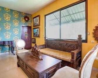 OYO 92114 Homestay Riverside Duko - Pamekasan - Sala de estar