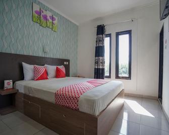 OYO 1266 Green Palm Kostel Syariah - Lubuklinggau - Habitación
