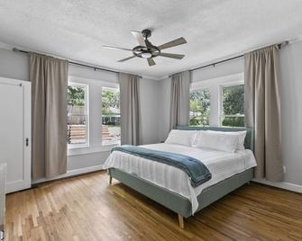 Darling Farmhouse on an Acre Lot - Hoover - Bedroom