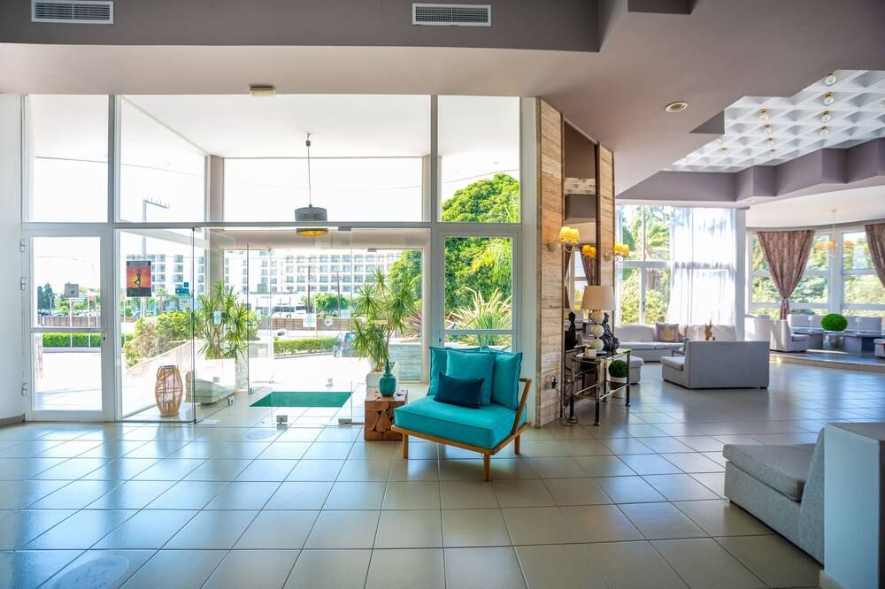 هابي دايز هوتل