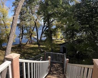 Big Pine Bluff - Perham - Balcony