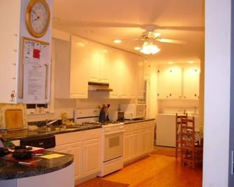 Fisherman's Paradise and Country Retreat on Kerr Reservoir - Boydton - Kitchen