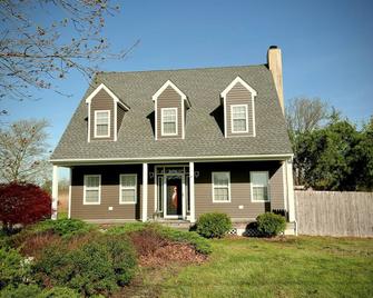 Mill Creek River House with hot tub Smyrna Dover riverfront with kayaks - Smyrna - Building