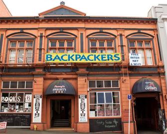 Geeky Gecko Backpackers - Dunedin - Building