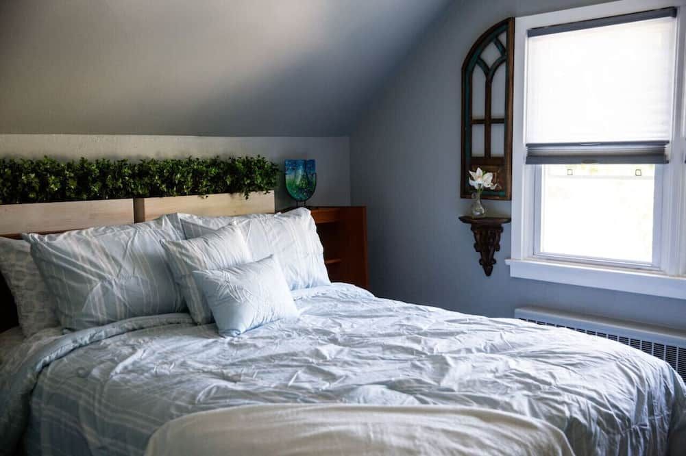 King Bed | Fire Place | Chefs Kitchen | Fast Wifi