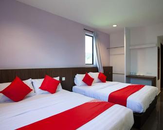 OYO 89487 Space Hotel - Kluang - Bedroom