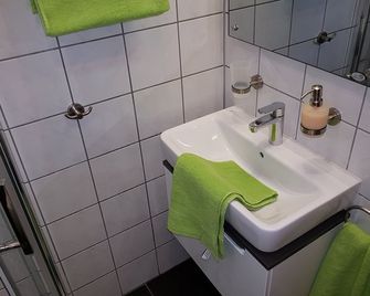 Hotel Exquisite - Bobenheim am Berg - Bathroom