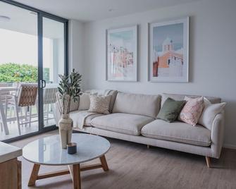 Spacious Luxury Apartment Near the Lake in Gold Coast - Prime Location - Hope Island - Sufragerie