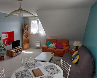 La Turballe, large seaside apartment 5 minutes from the beach. - La Turballe - Huiskamer