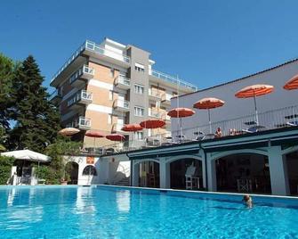 Hotel Nautic B&B - Bellaria-Igea Marina - Havuz