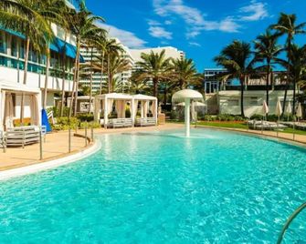 FontaineBleau Resort Balcony w Ocean and City View - ميامي بيتش - حوض السباحة