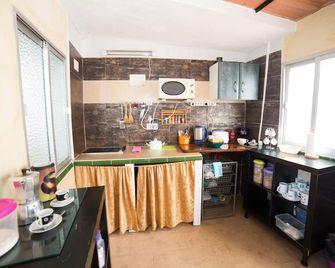 Hospedaje Lisboa Algeciras P Ca 0214 y A Ca 0232 - อัลเจซิราส - ห้องครัว