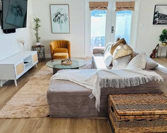 Luxurious 2 Bed house - Los Angeles - Living room