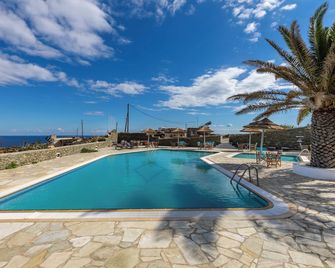 Lighthouse Hotel - Kastro - Piscina