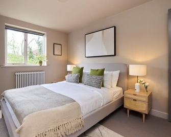 The Twickenham Wonder - Lovely 1bdr Flat With Parking - Twickenham - Chambre
