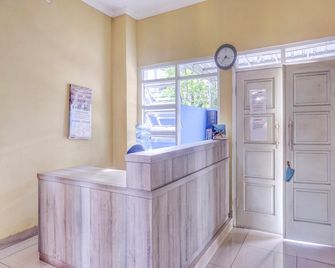 Indah Residence Syariah Mitra RedDoorz - Yakarta - Recepción