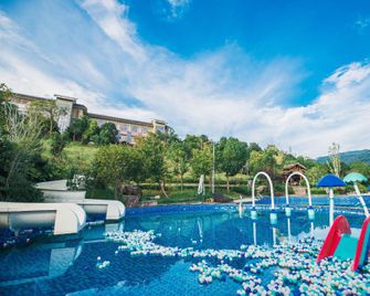 Taishun Lianyun Valley Hot Spring Resort Hotel - Ningde - Piscina