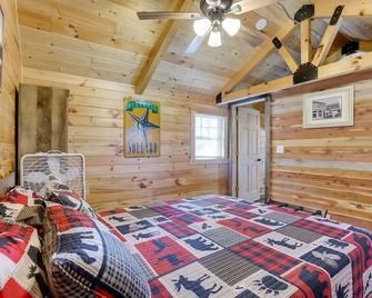 Quiet Caledonia Cabin: 18 Mi to Council Bluff Lake - Caledonia - Habitación