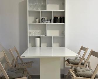 Sunshine Apt Qerret-Golem Beach-Self-Check-in - Golem - Sala pranzo