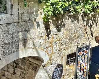 Apartments & Rooms Tiramola - Trogir - Outdoors view